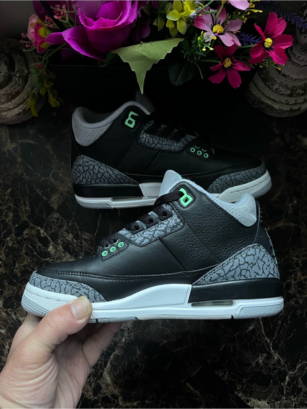 Jordan 3 Retro
Green Glow
Streetwear/Lifestyle Shoes
Size 4 Youth/5.5 Women - Picture 3 of 11